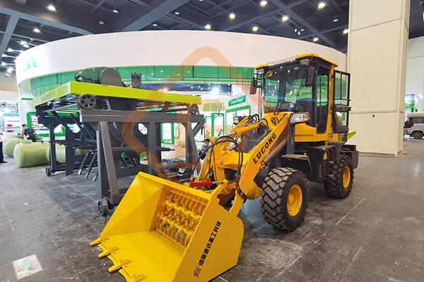 鏟車.jpg