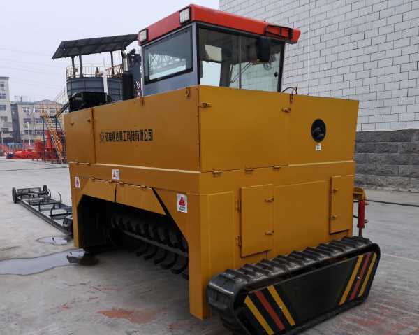 生物有機肥發(fā)酵翻堆機