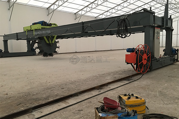 大跨度行車葉輪升降翻拋機